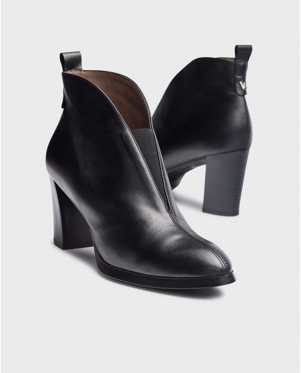 Botines de mujer con escote en V en piel marrón - Wonders - Negro Negro-4