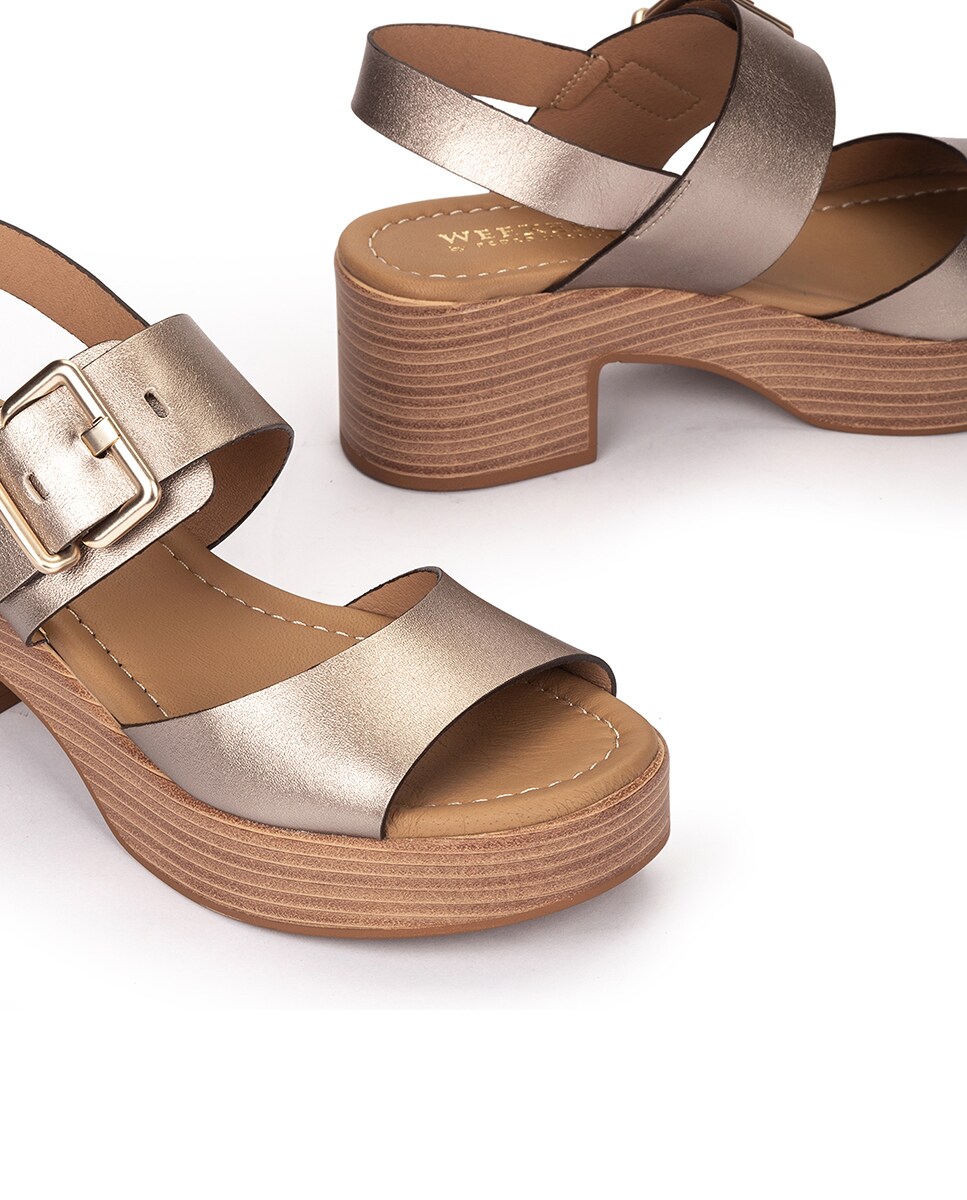 Sandalias plataforma de mujer con hebilla sobre la pala · Weekend