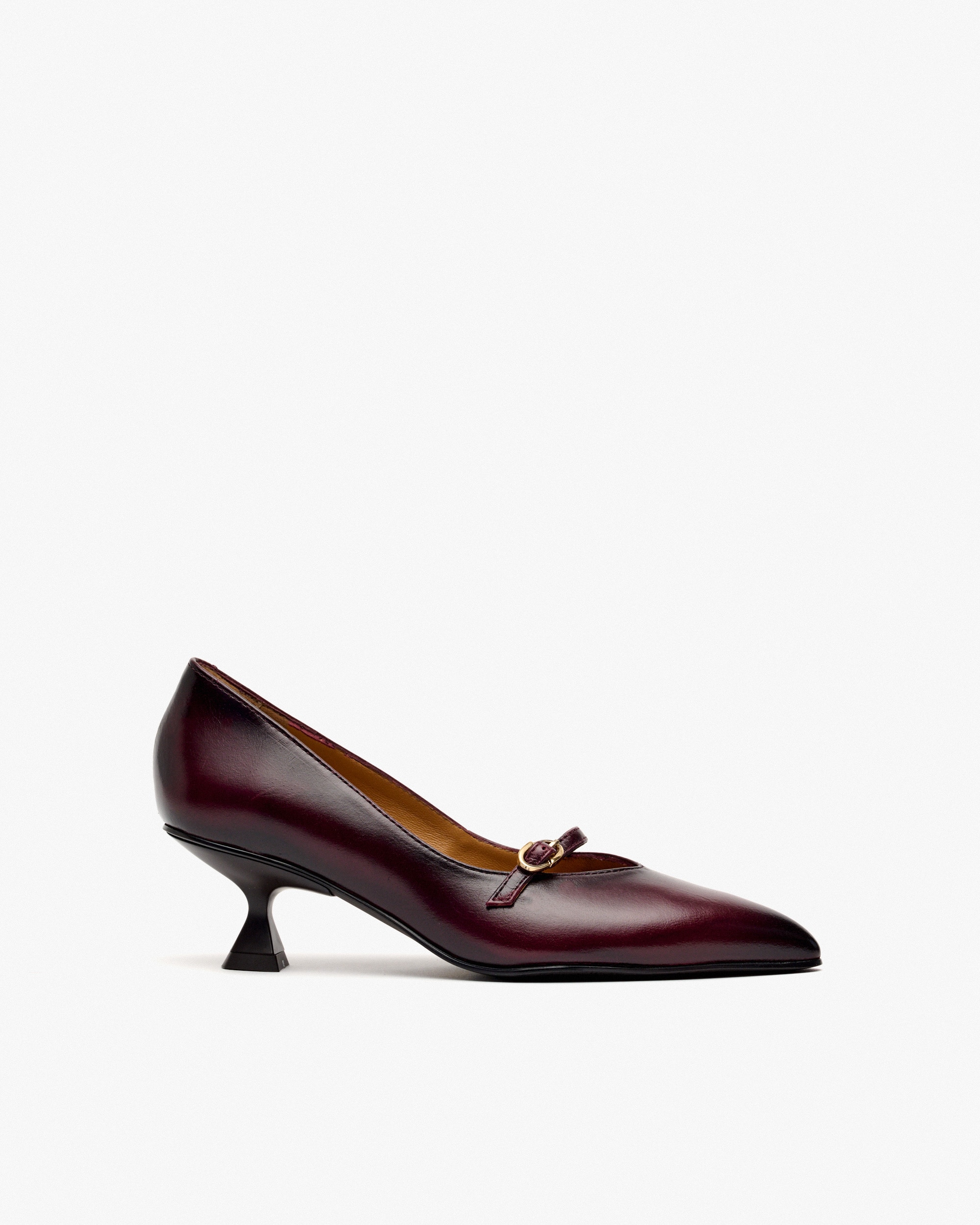 Pedro Miralles - Zapatos de salón de mujer de punta fina con hebilla.