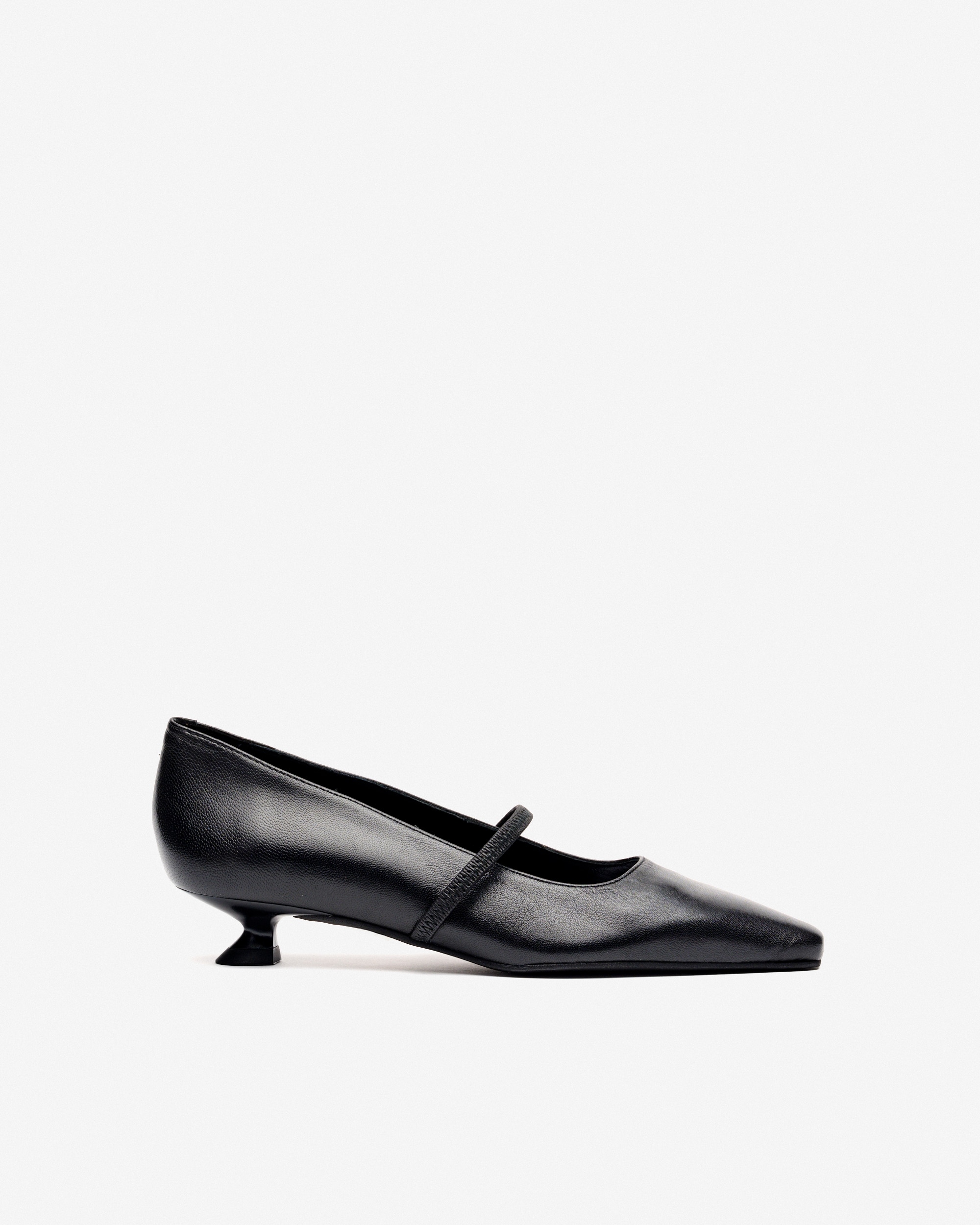Pedro Miralles - Zapatos de salón de mujer con elástico y tacón bajo.