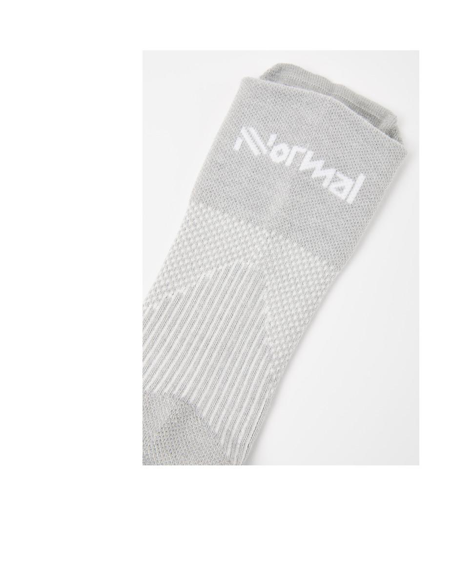 Imagen 2 de Calcetines running unisex NNORMAL - Gris Gris