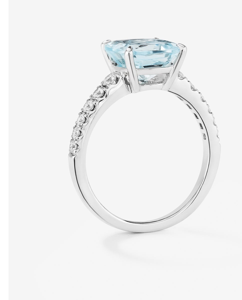 Anillo de oro blanco de 18k con topacio sky en talla cushion de 3,72 cts y 12 diamantes en talla brillante con un total de 0,3 cts - SUAREZ - Azul Azul-5