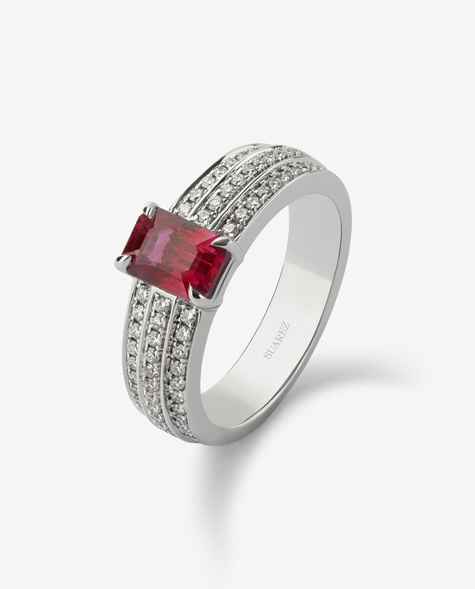 Imagen 0 de Anillo de oro blanco de 18K con rubí pigeon blood Plata / Rojo