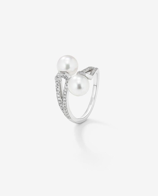 Imagen 0 de Anillo tú y yo de oro blanco de 18K con perlas akoya y diamantes