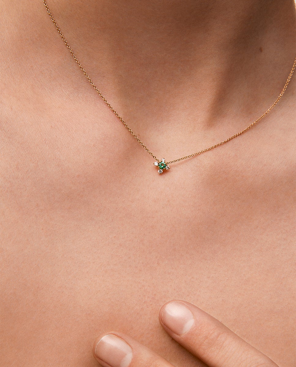 Imagen 4 de Colgante cadena flor de oro amarillo de 18k con esmeralda y diamantes - SUAREZ - Azul / Verde Azul / Verde