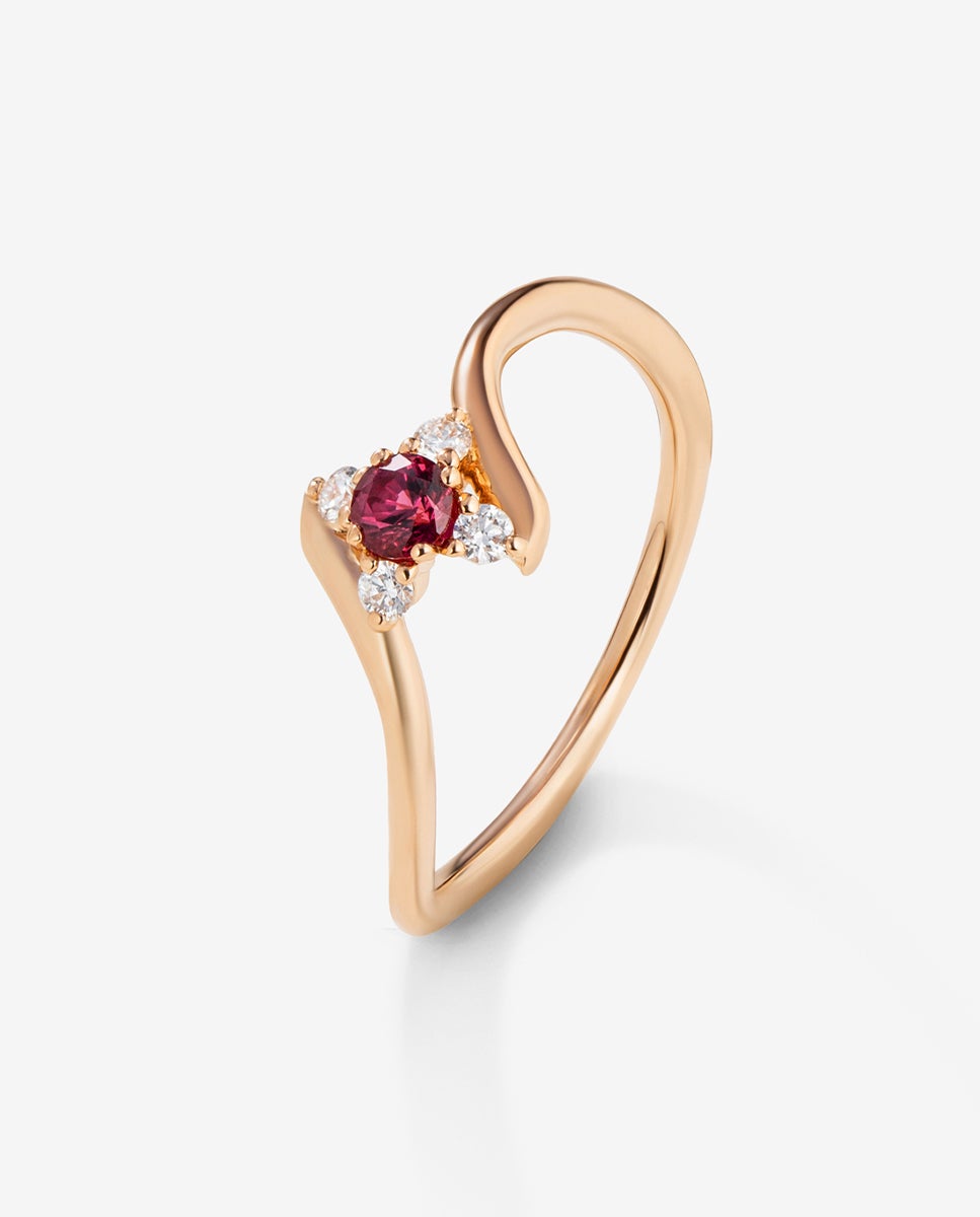 Imagen 0 de Anillo de oro rosa de 18k con rubí en talla brillante de 0,14 y 4 diamantes en talla brillante con un total de 0,08 cts Blanco / Rojo