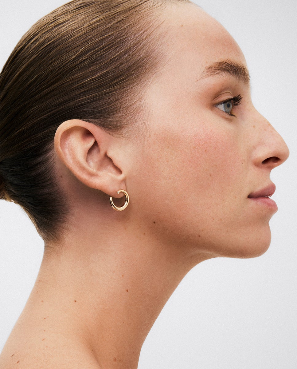 Imagen 4 de Pendientes aro liso pequeño de oro amarillo de 18k con diamante - SUAREZ - Blanco Blanco