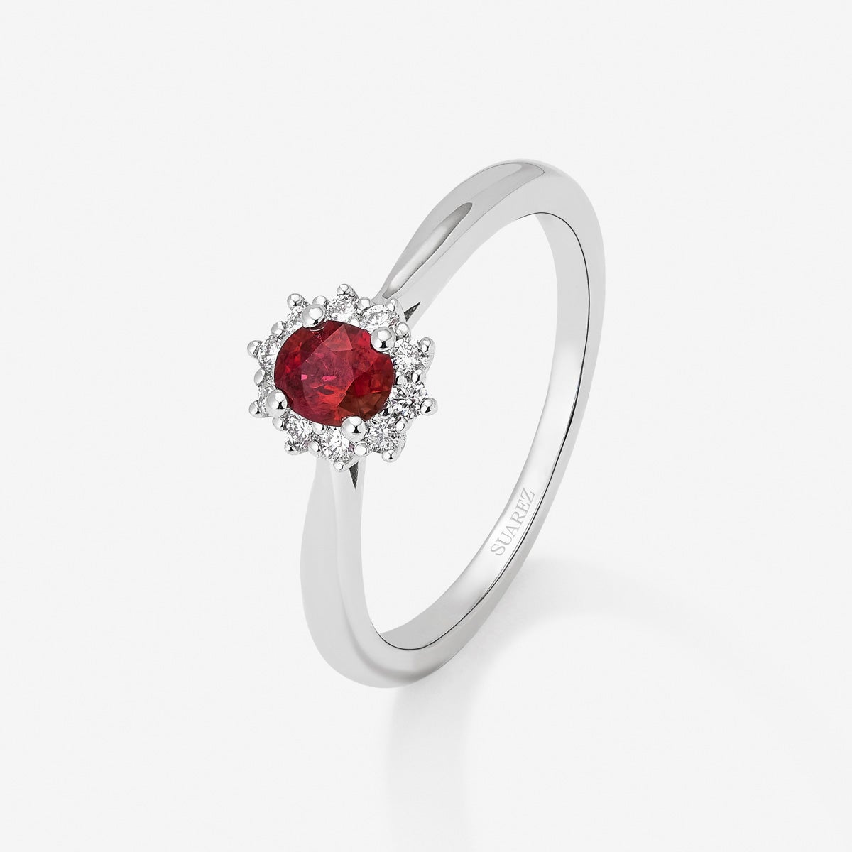 Imagen 0 de Anillo de oro blanco de 18K con rubí Blanco