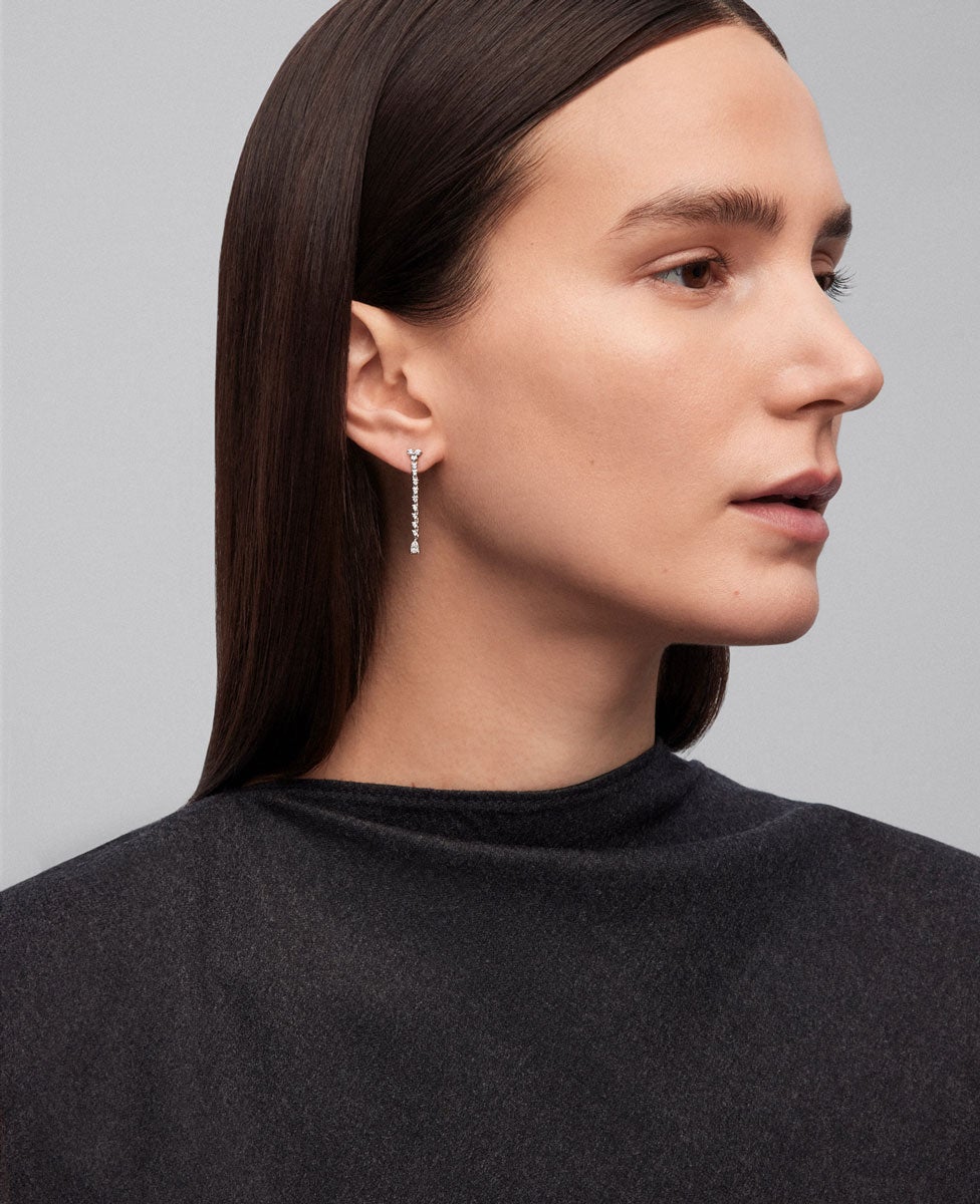 Pendientes de oro de 18K con 2 diamantes en talla pera con un total de 0,21 cts y 18 en talla brillante con un total de 0,34 cts - SUAREZ - Blanco Blanco-2