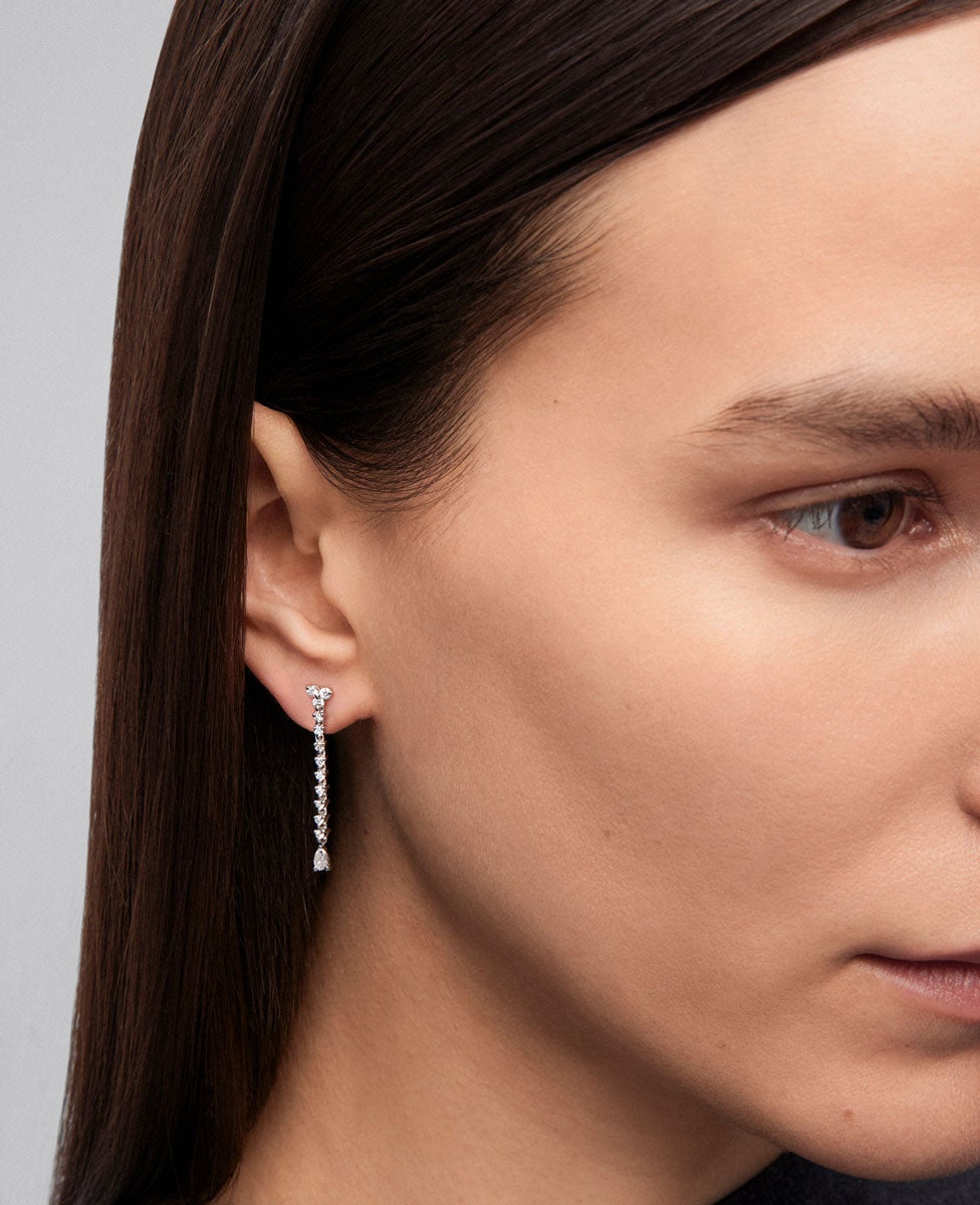 Pendientes de oro de 18K con 2 diamantes en talla pera con un total de 0,21 cts y 18 en talla brillante con un total de 0,34 cts - SUAREZ - Blanco Blanco-4
