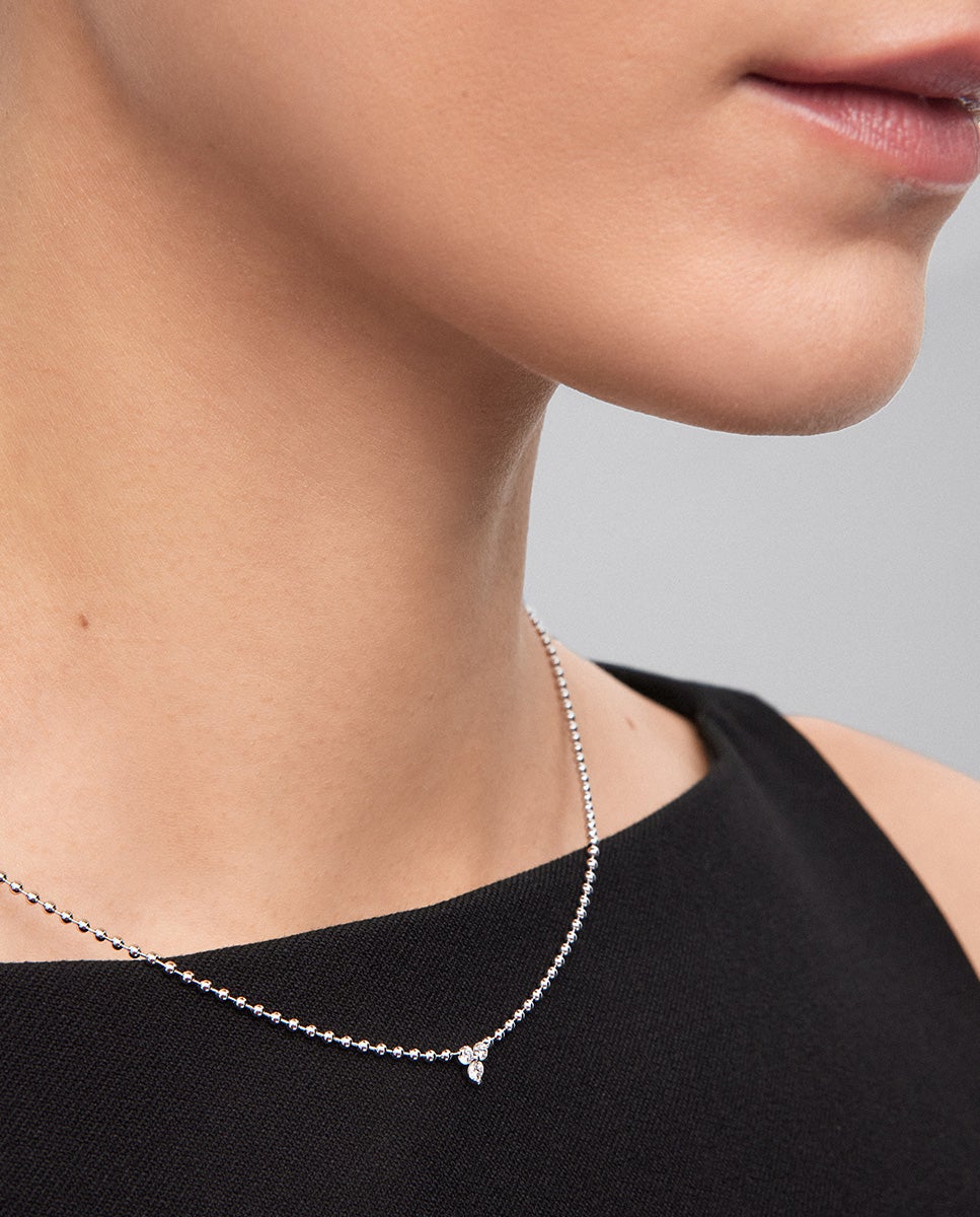 Cadena con colgante de oro blanco de 18k con 3 diamantes en talla brillante con un total de 0,18 cts - SUAREZ - Blanco Blanco-3