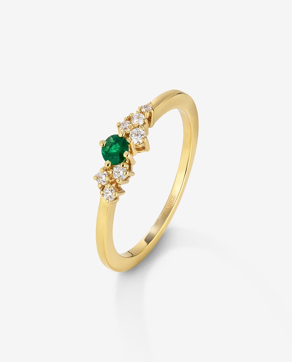 Imagen 1 de Anillo de oro amarillo de 18k con esmeralda en talla brillante de 0,1 cts y 7 diamantes en talla brillante con un total de 0,1 cts - SUAREZ - Blanco / Verde Blanco / Verde