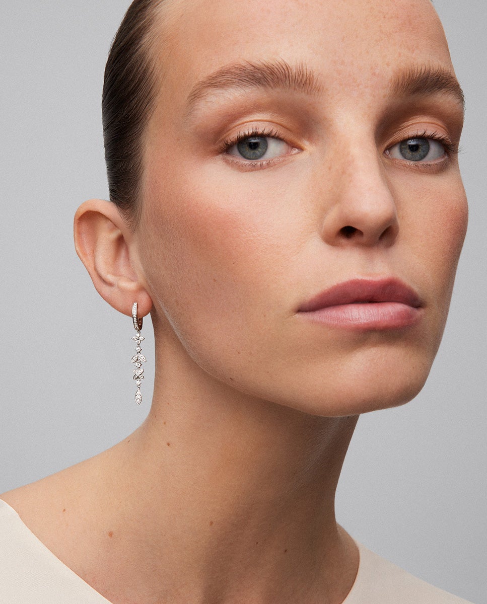 Pendientes de oro blanco de 18k con 70 diamantes en talla brillante con un total de 0,75 cts - SUAREZ - Blanco Blanco-2