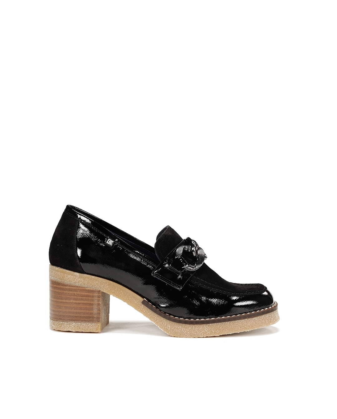 Imagen 0 de Mocasines de mujer  fabricados en charol Negro