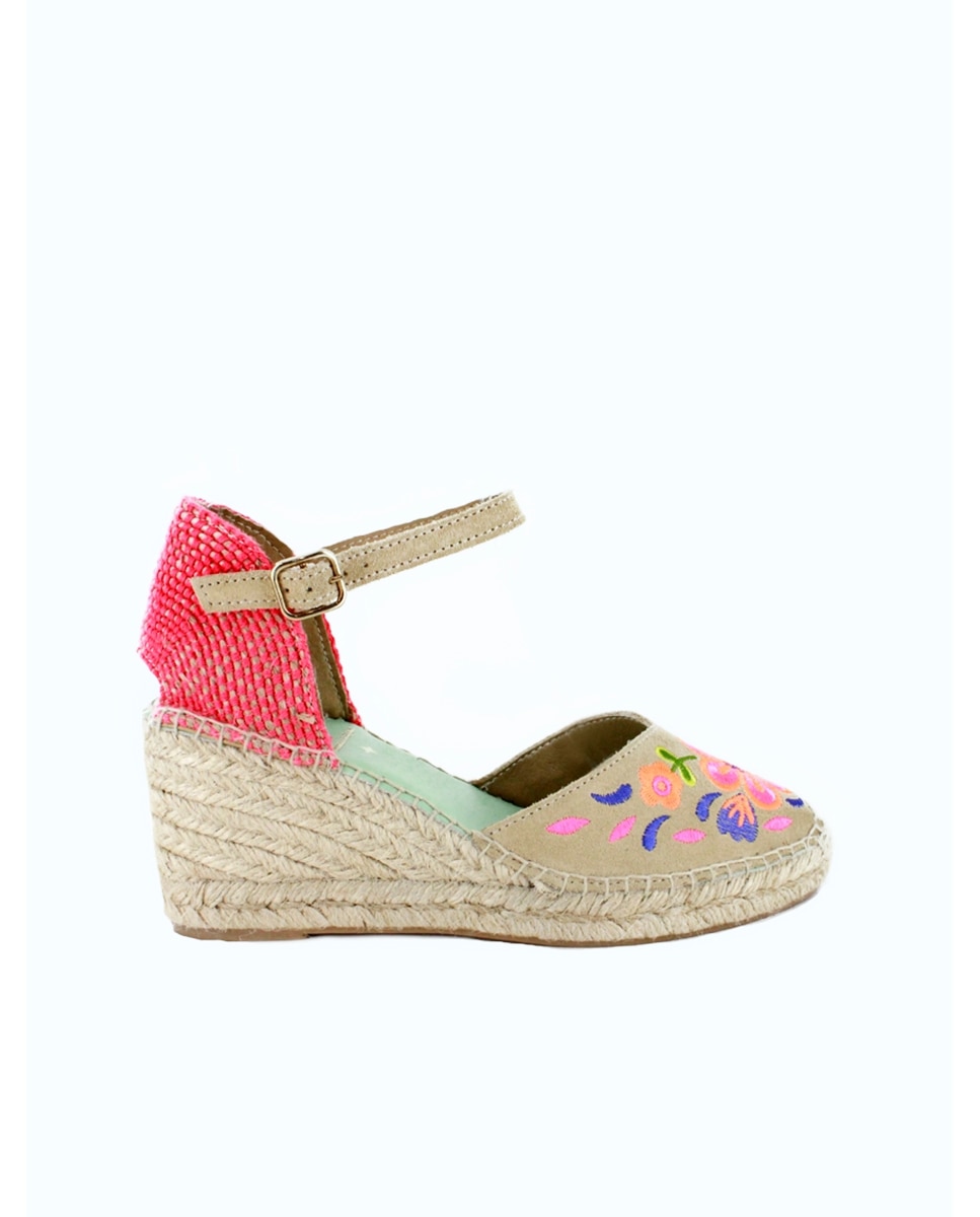 star love - Alpargatas de cuña con hebilla y flores bordadas.