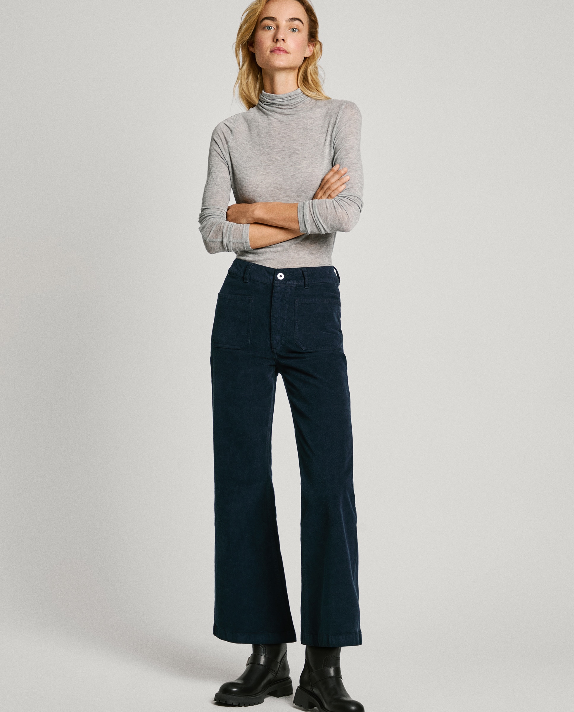 Pantalón campana de mujer en pana elástica