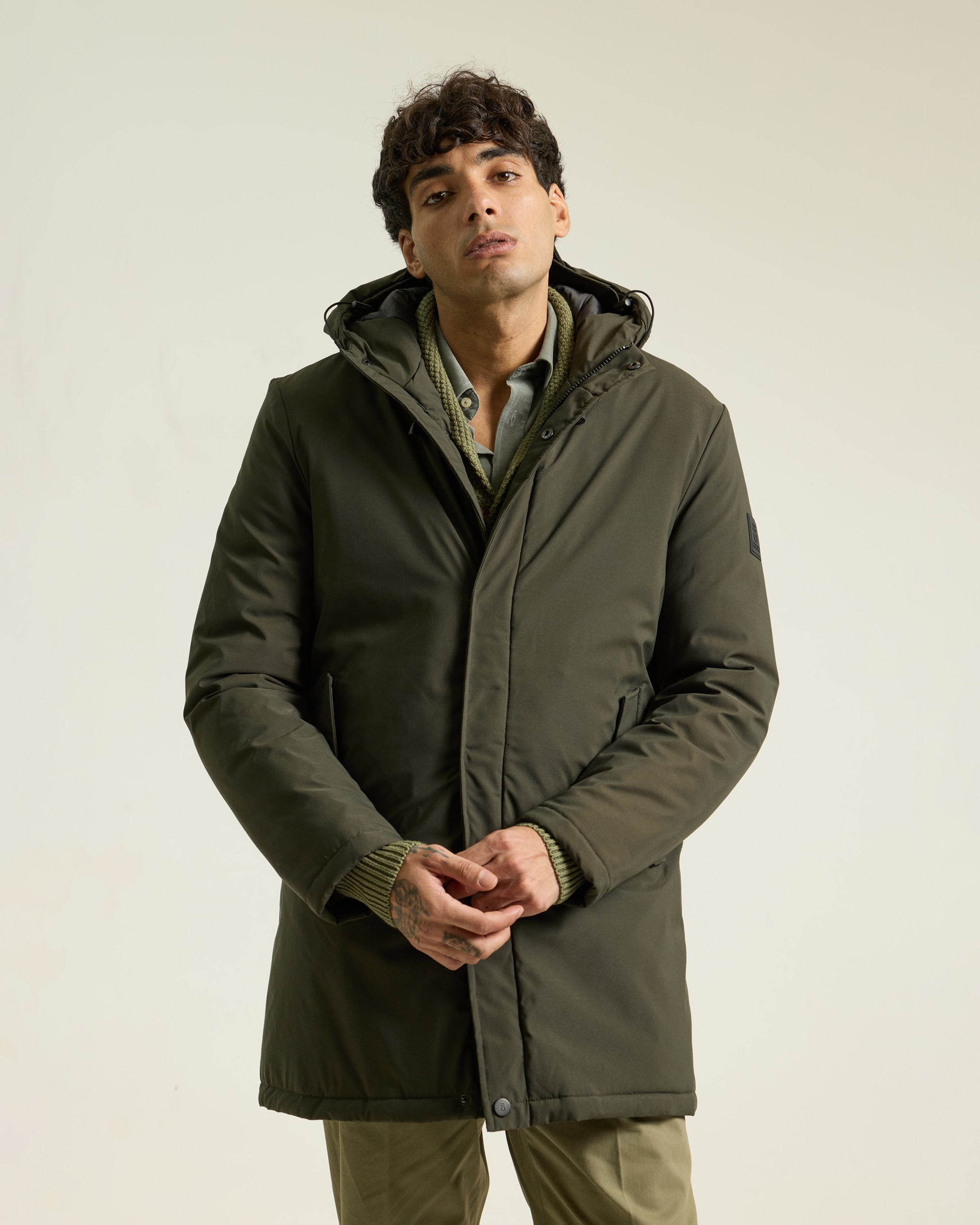 Parka tecnica de hombre con capucha verde oscuro