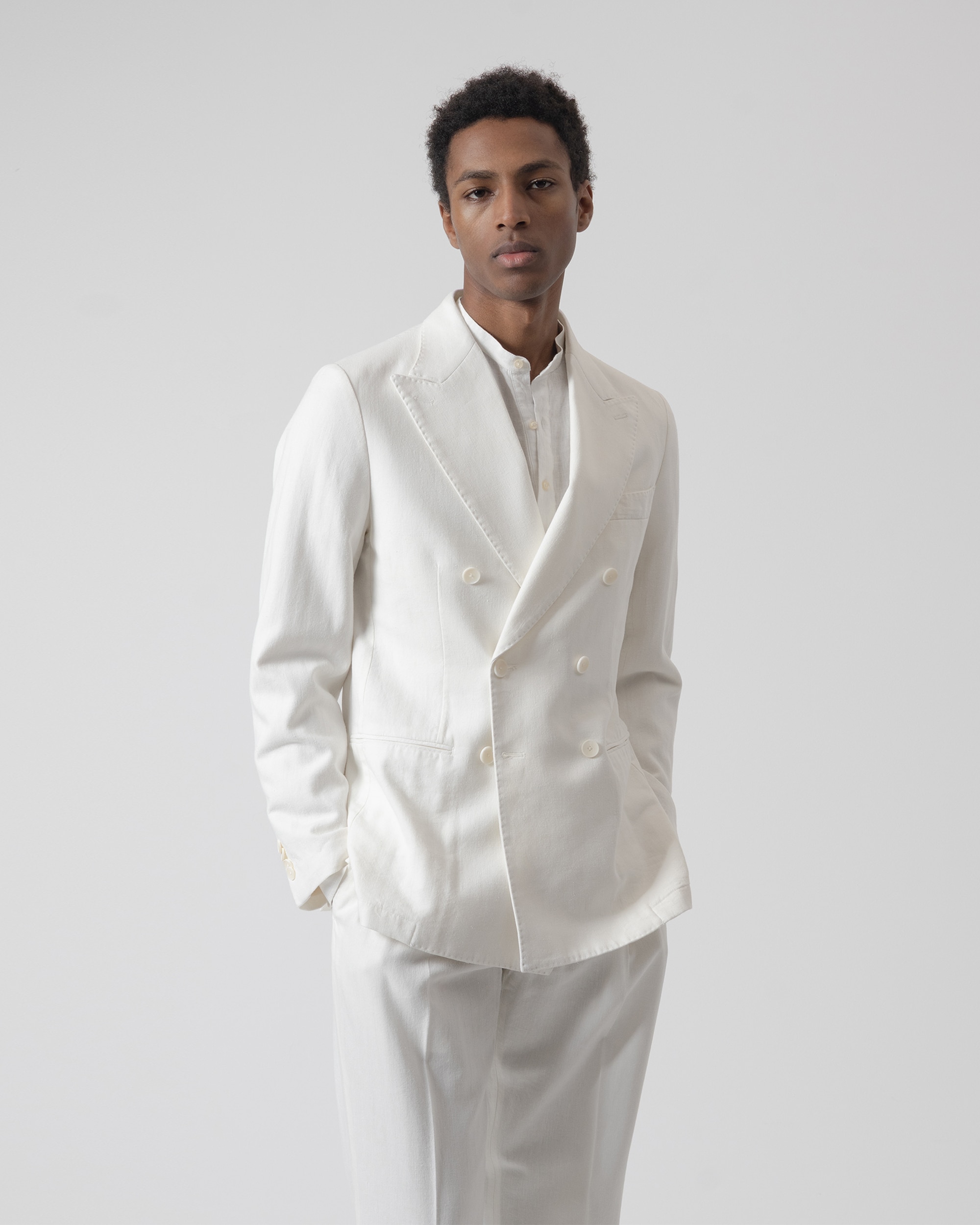 Imagen 0 de Americana cruzada espiga slim fit de hombre blanca Blanco