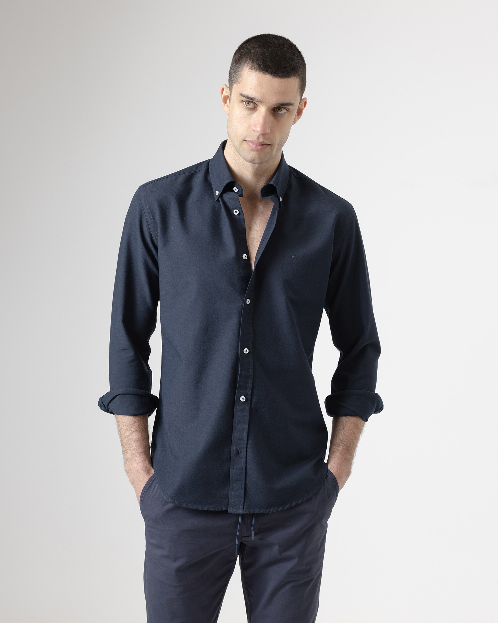 PuroEgo - Camisa oxford de hombre slim fit azul marino.