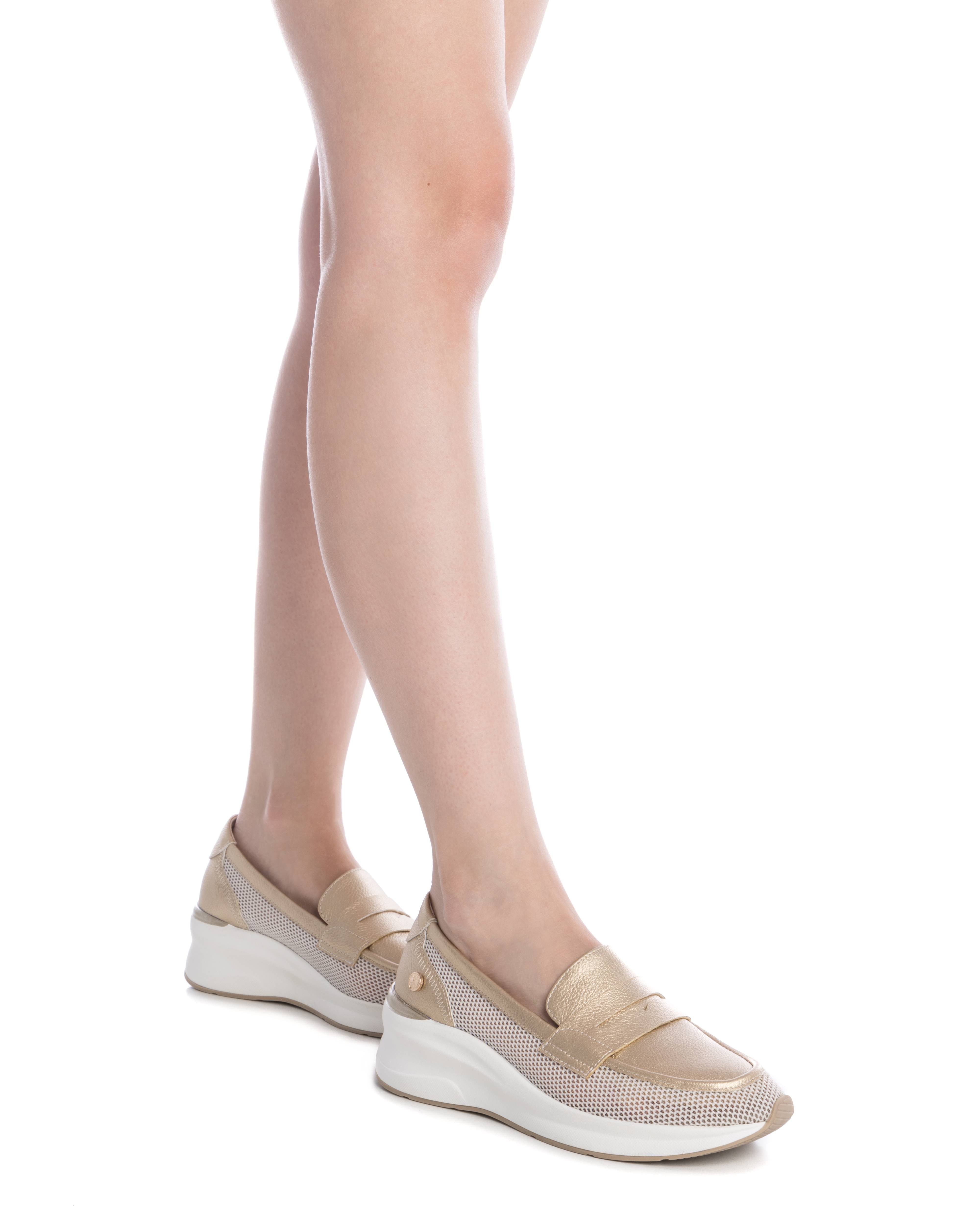Mocasines de mujer con cuña y troquelados - Oro Oro-2