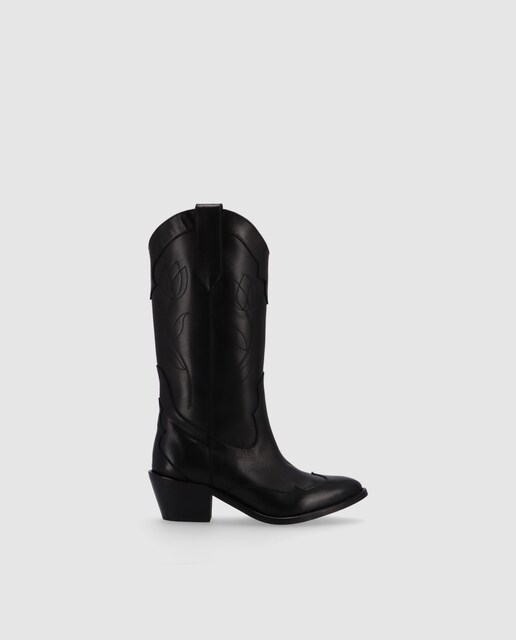 Imagen 0 de Bota de mujer de piel estilo cowboy y tacón cubano