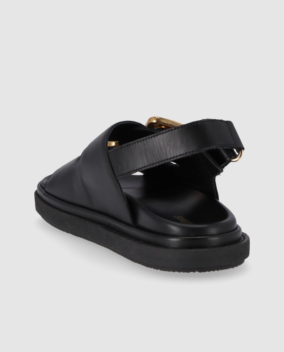 Sandalias planas de mujer de piel con hebillas grandes · Alohas