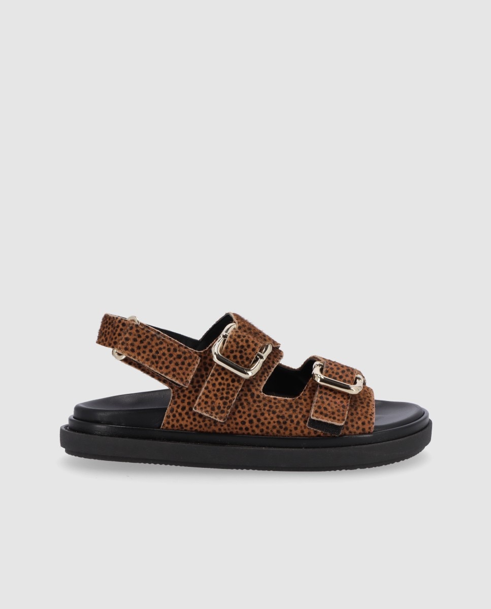 Imagen 0 de Sandalias planas de mujer de piel con hebillas