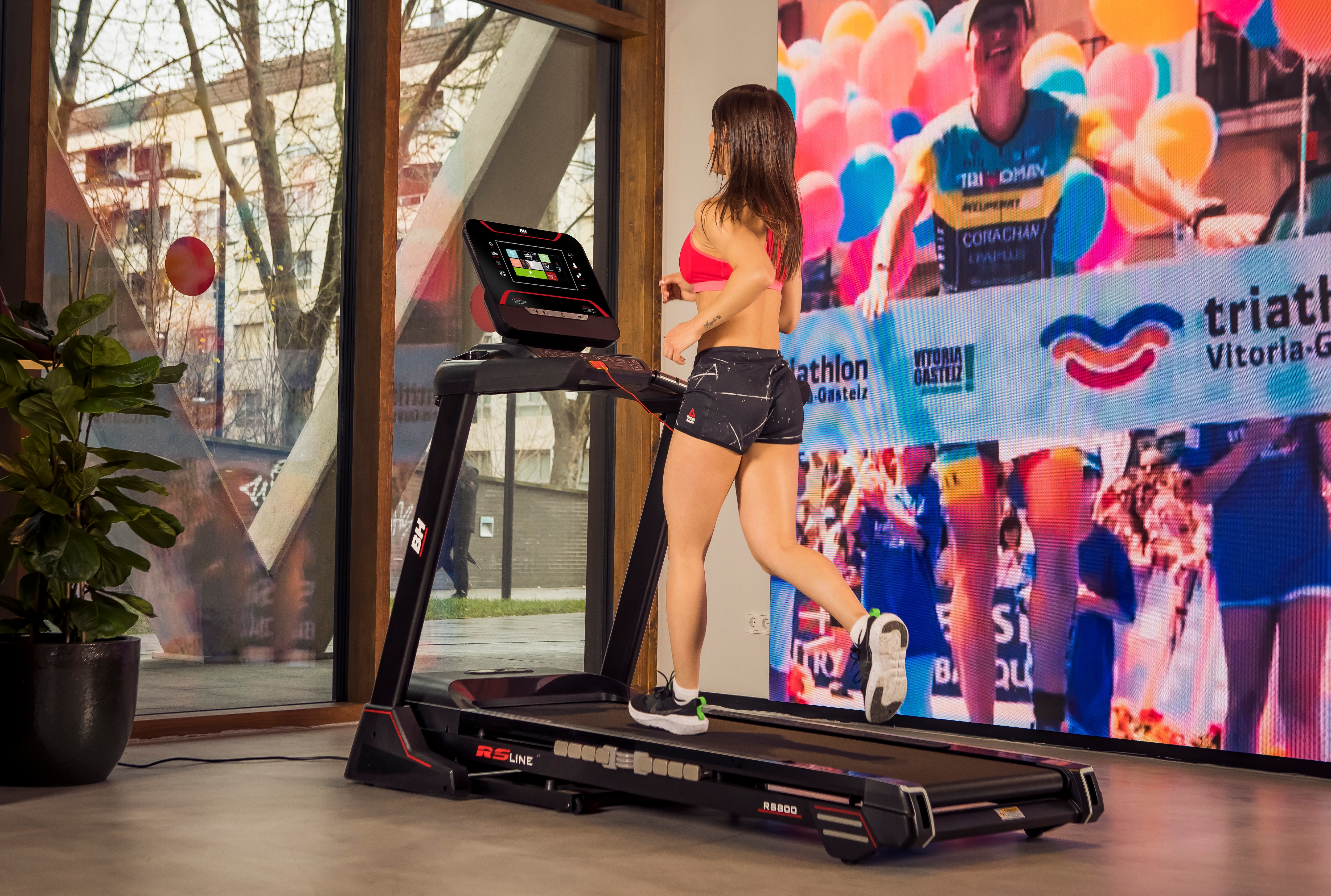 Cinta de correr RS800 BH Fitness con envío gratis, montaje profesional opcional con cargo 4