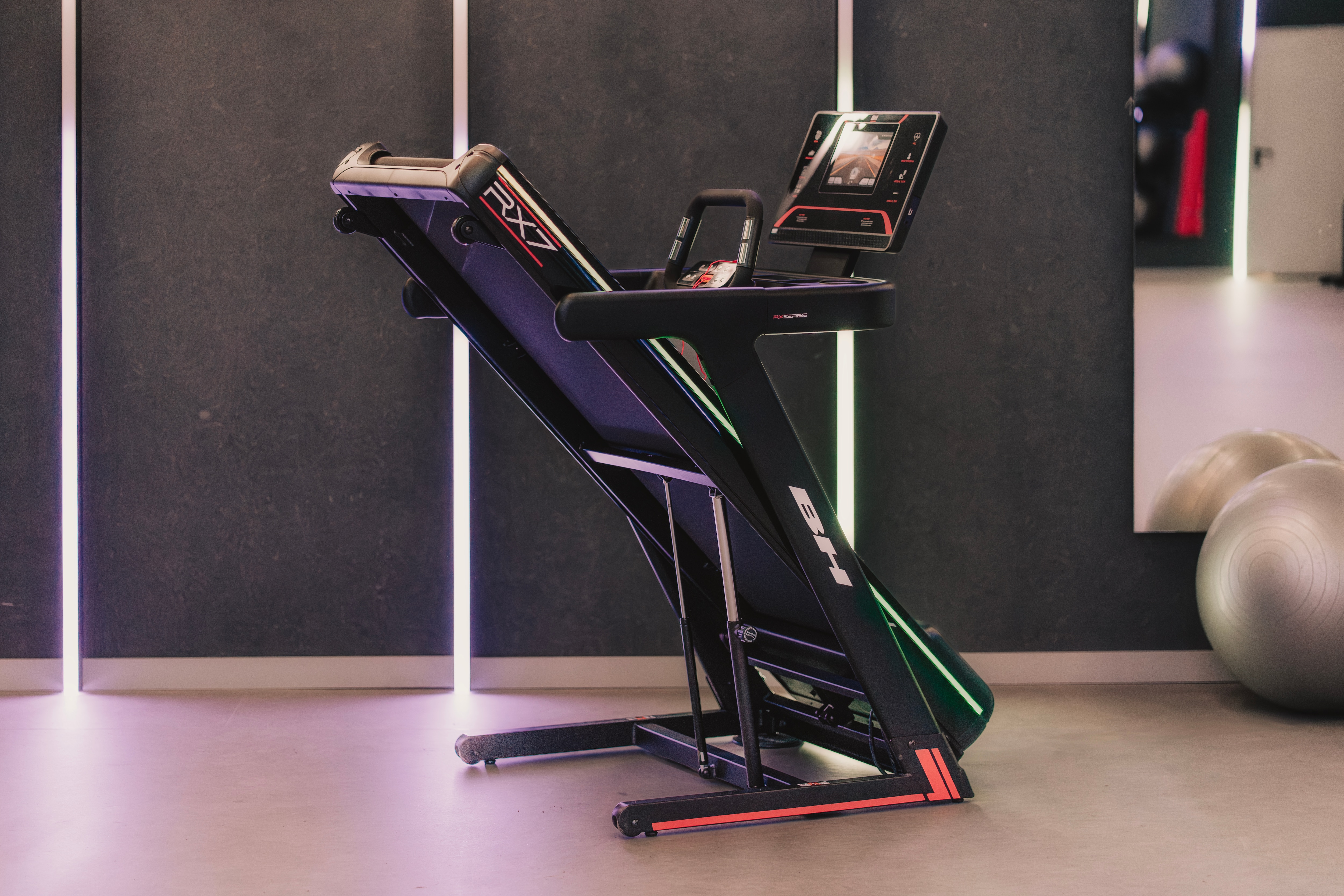 Cinta de correr RX7 Multimedia G6173NTFT con montaje profesional opcional con cargo - Negro Negro-3