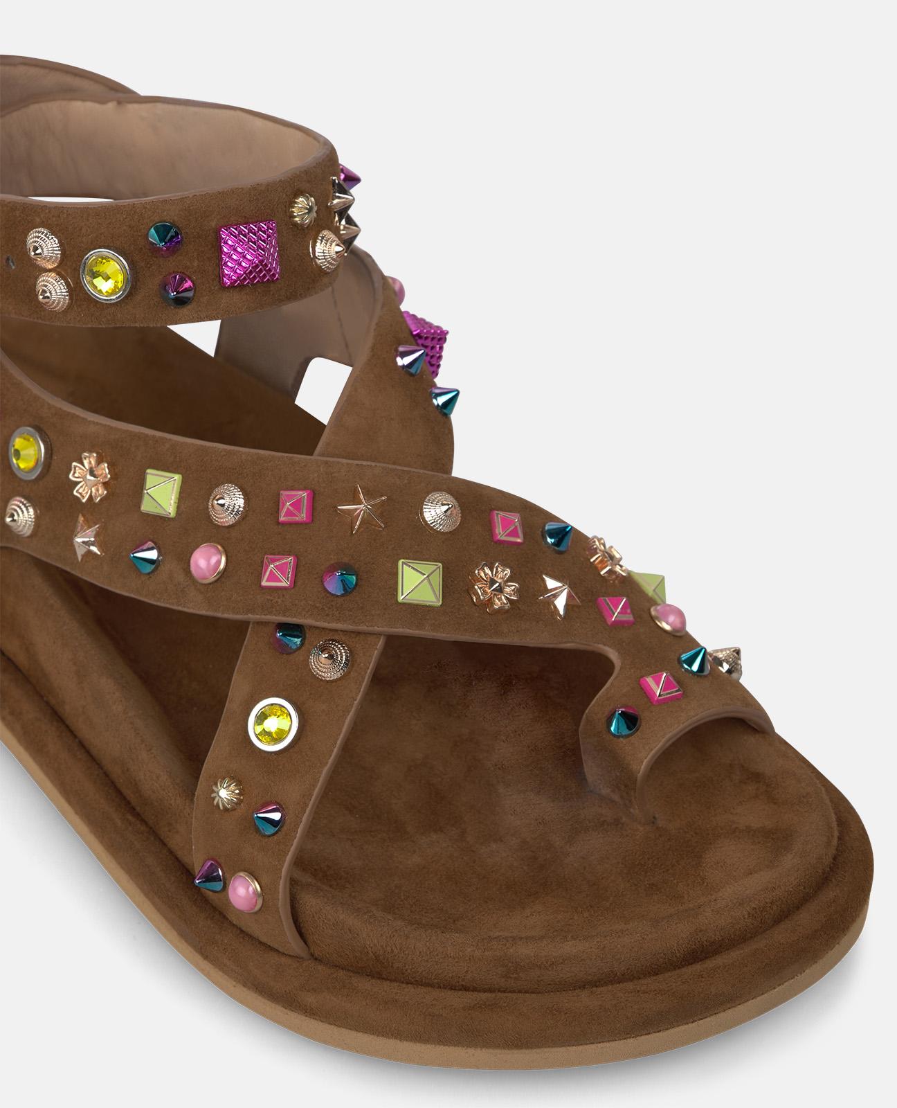 Sandalias de dedo de mujer con tiras anchas con detalle de tachuelas - Alma en Pena - Caramelo Caramelo-5
