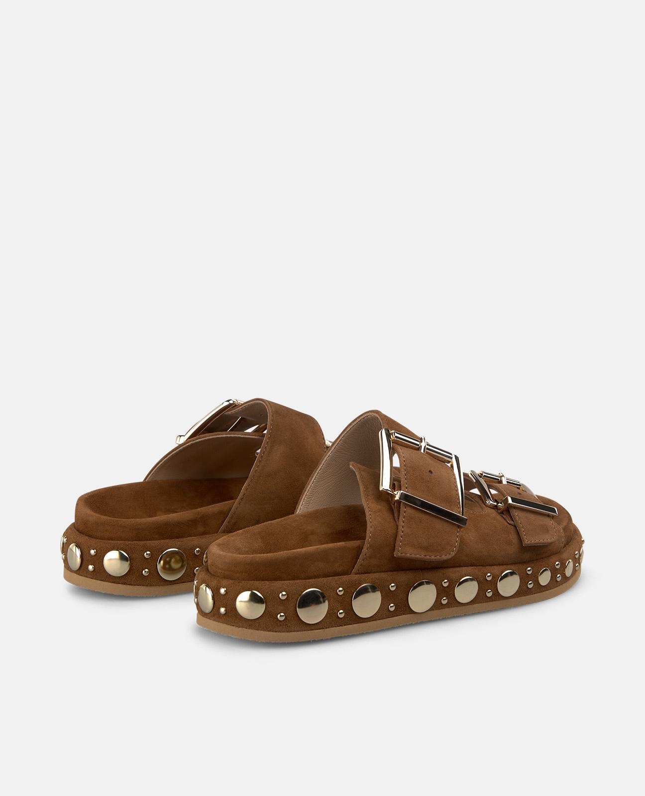 Sandalias planas de mujer en piel con tiras anchas y detalle de tachuelas en la plataforma - Caramelo Caramelo-3