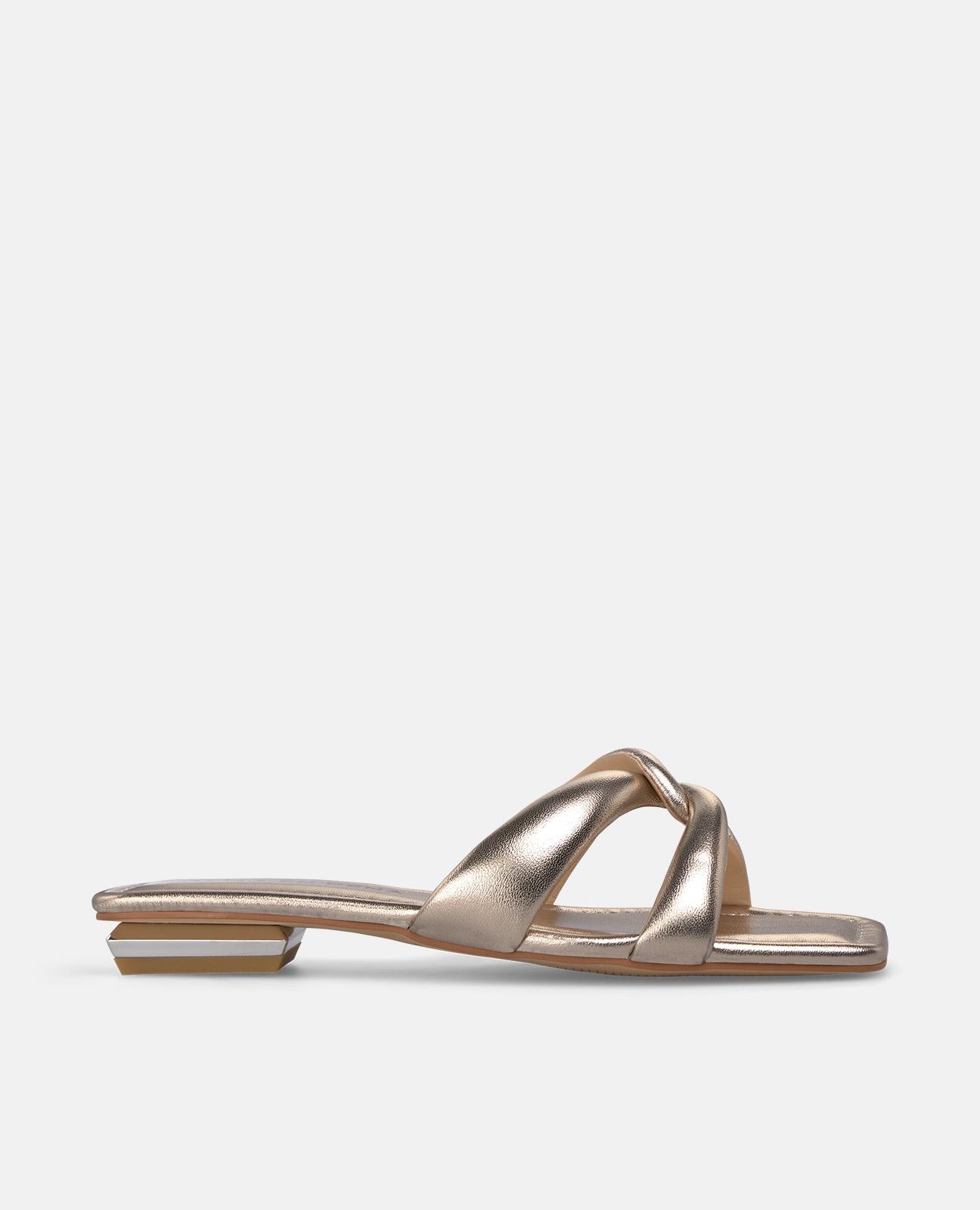 Sandalias de pala de mujer en piel efecto metalizado y tiras delanteras cruzadas - Alma en Pena - Oro Oro-1