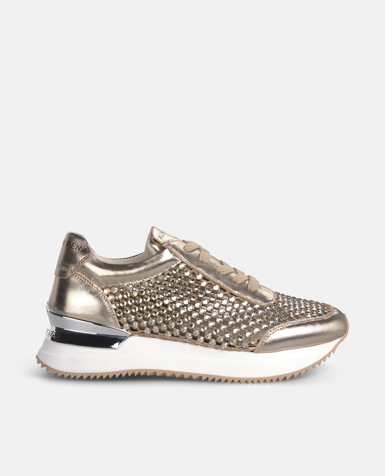 Alma en Pena - Zapatillas deportivas de mujer de piel efecto metalizado y rejilla con tachas de pedrería.