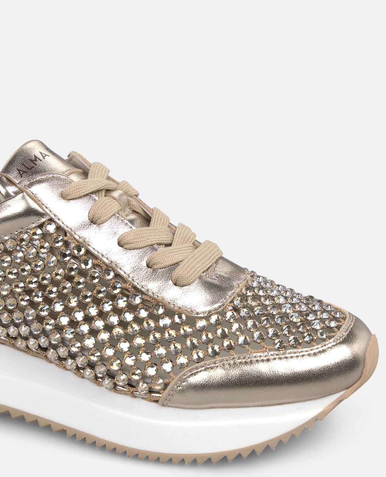 Zapatillas deportivas de mujer de piel efecto metalizado y rejilla con tachas de pedrería - Alma en Pena - Oro Oro-5