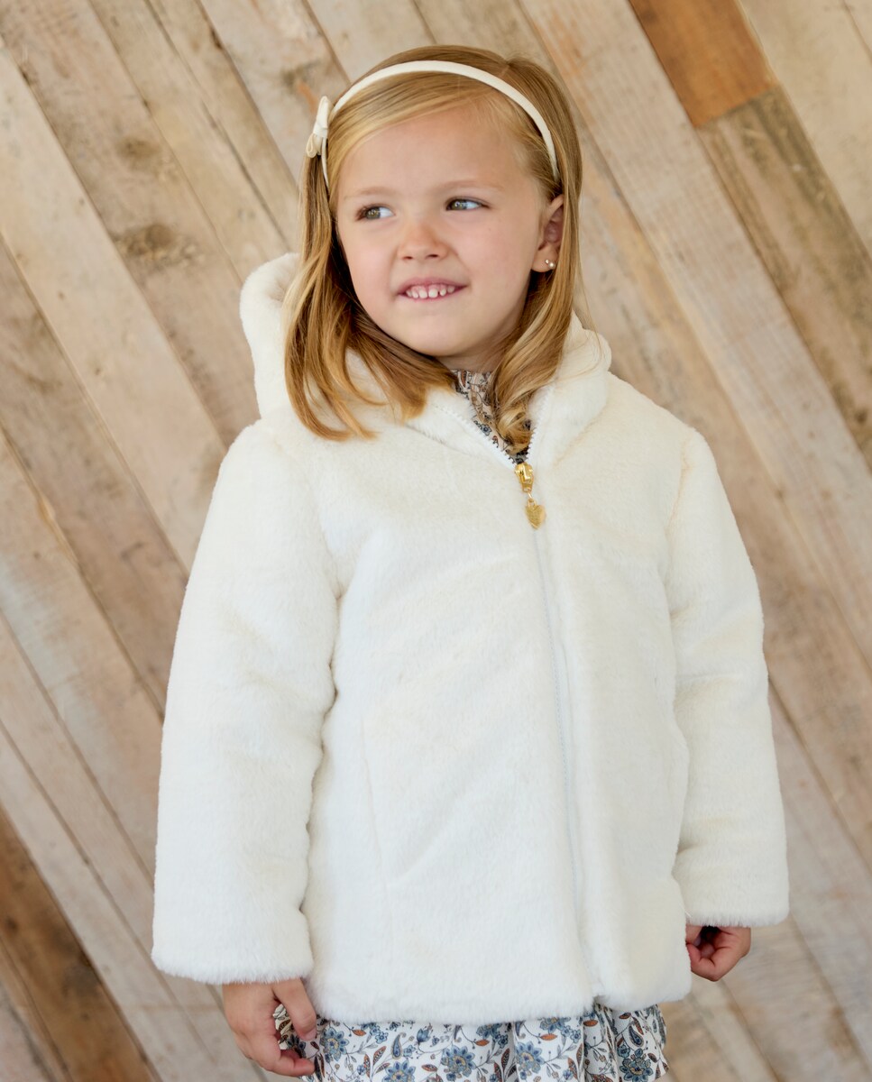 Abrigo de pelo de bebé con capucha en crudo · Martín Aranda · El