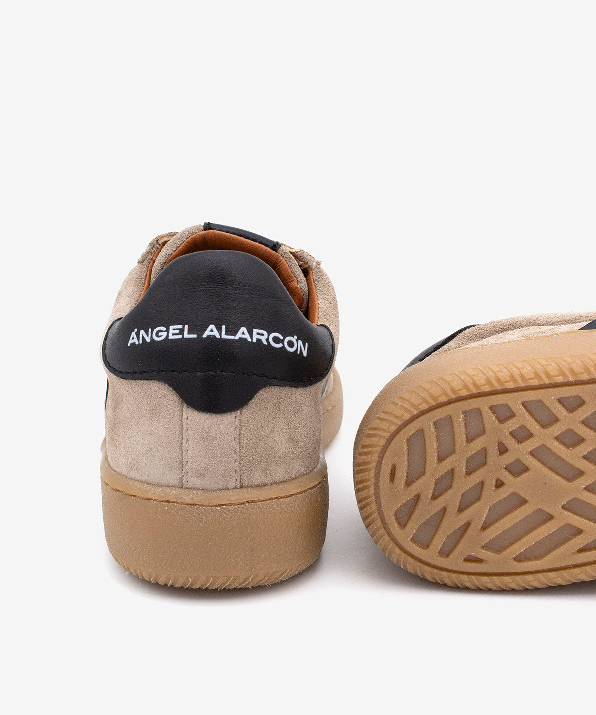 Zapatillas retro de piel de mujer de serraje con estrellas troqueladas, Deborah - Ángel Alarcón - Beige Beige-5