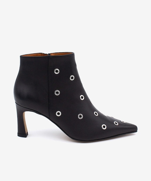 Imagen 0 de Botines de mujer de piel con tacón y tachuelas modernas