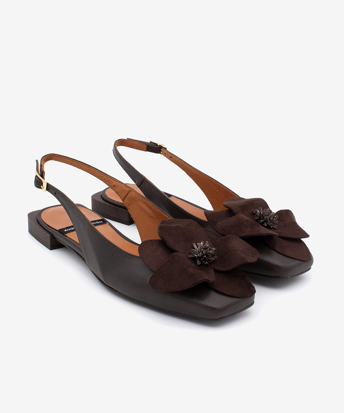 Slipper de mujer con tacón plano, de punta cuadrada con flor de adorno de Piel grano suave, ROSINA - Ángel Alarcón - Marrón oscuro Marrón oscuro-4