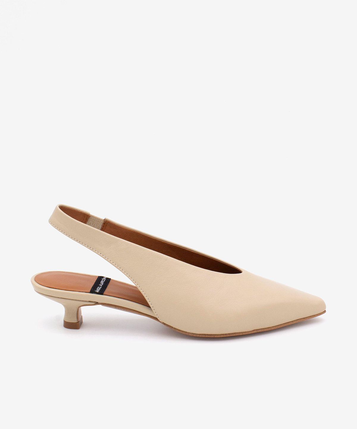 Zapato de salón de mujer destalonado de tacón bajo con escote alto de piel grano suave, SONIA - Ángel Alarcón - Beige Beige-1
