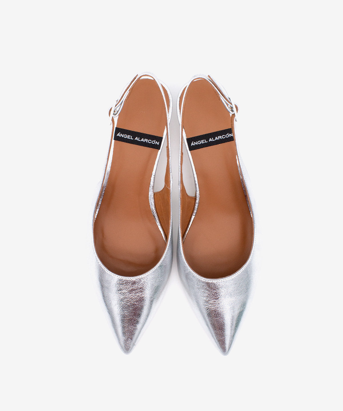 Zapato de salón de mujer con tacón bajo, punta fina y talón descubierto de piel metalizada text, suzanne - Ángel Alarcón - Platino Plata-4
