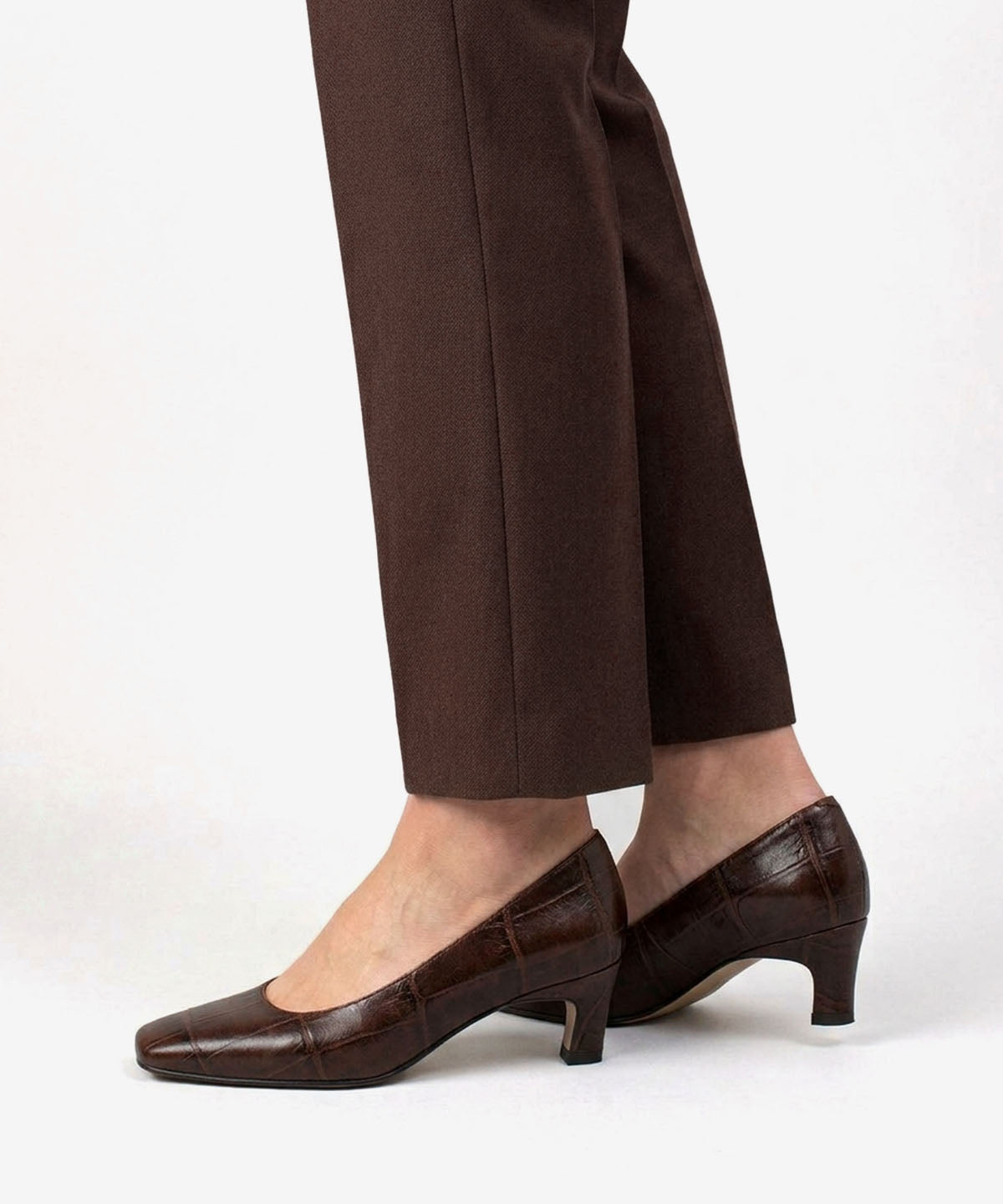 Imagen 2 de Zapatos de salón de mujer de tacón bajo cómodo de piel print croco, amaris - Ángel Alarcón - Marrón oscuro Marrón oscuro