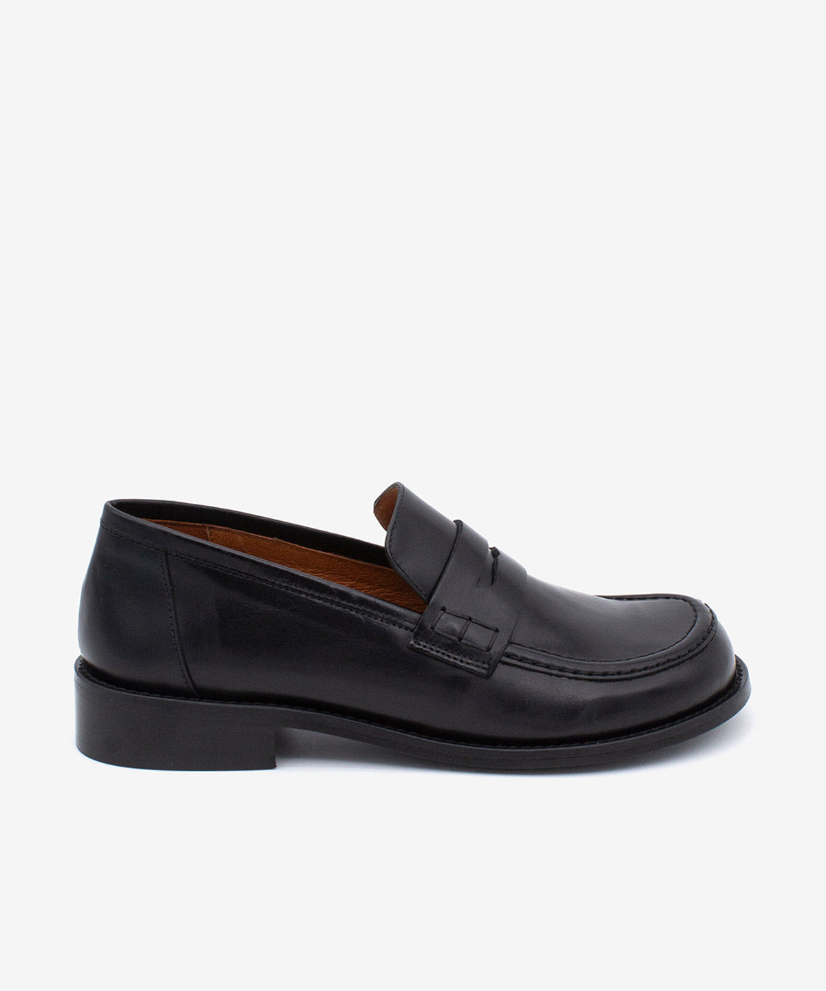 Imagen 0 de Mocasines planos de mujer de puntera redonda con tacon bajo de piel lisa semibrillo, louisa Negro