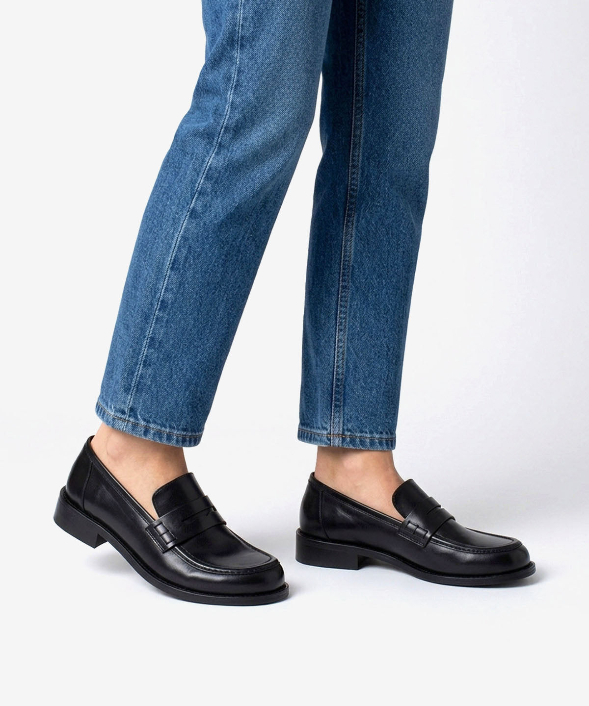 Mocasines planos de mujer de puntera redonda con tacon bajo de piel lisa semibrillo, louisa - Ángel Alarcón - Negro Negro-3
