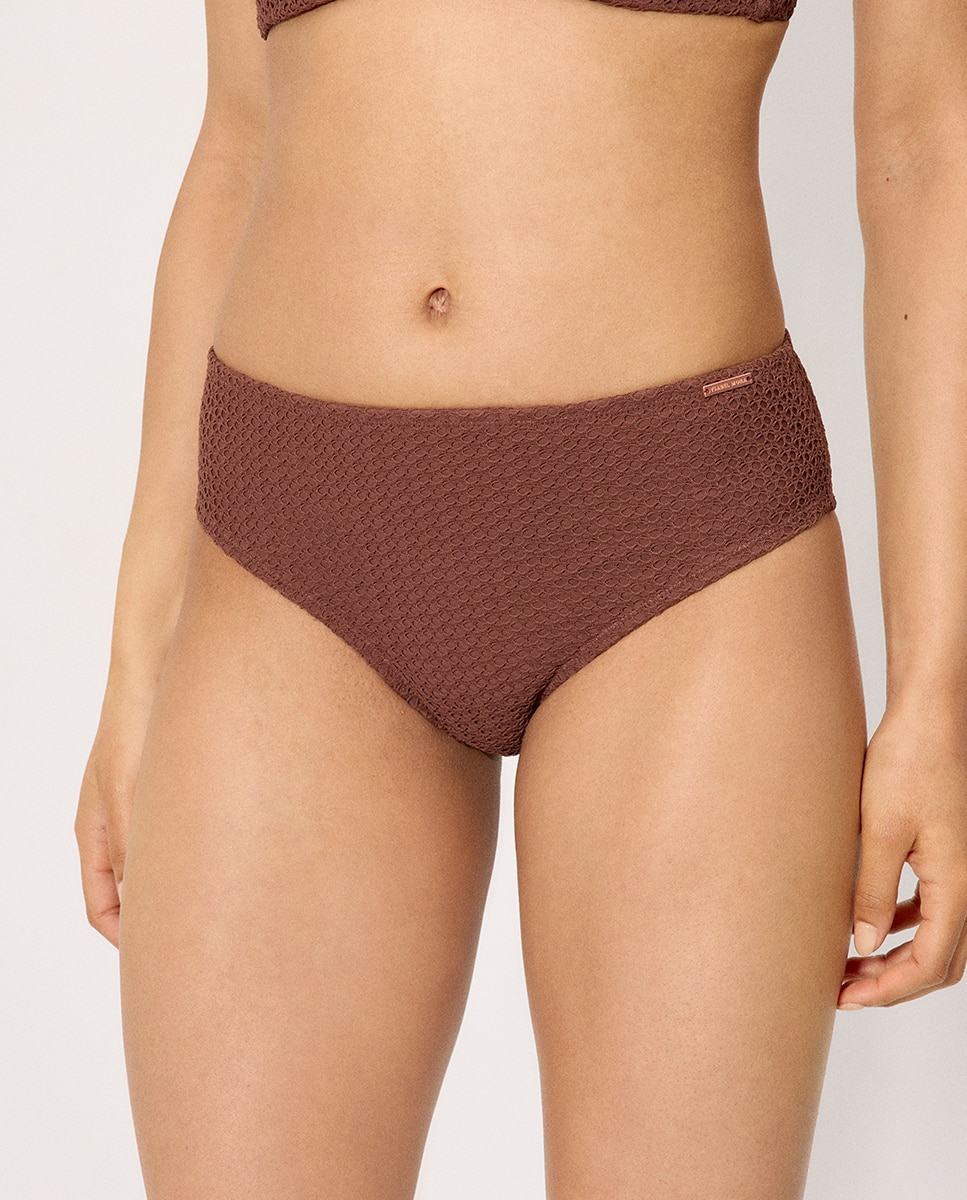 Ysabel Mora - Bragas de bikini moldeadora midi tejido calado.