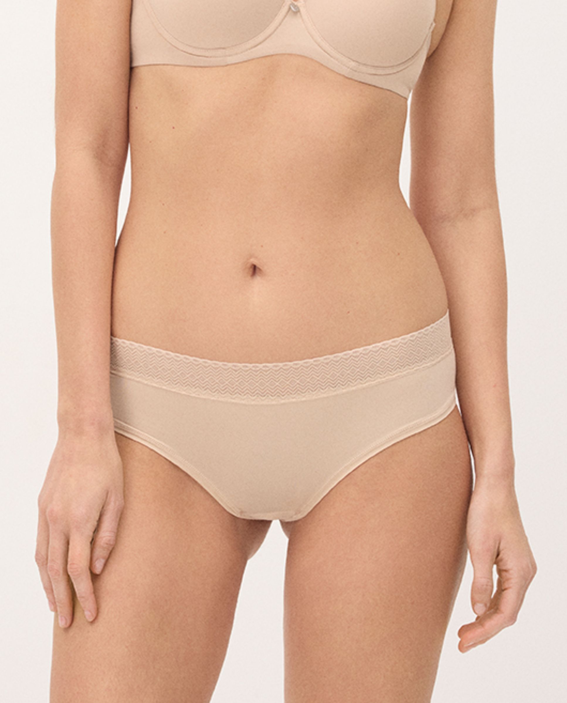 Ysabel Mora - Culotte midi culotte brasileña adapt con acabados invisibles.