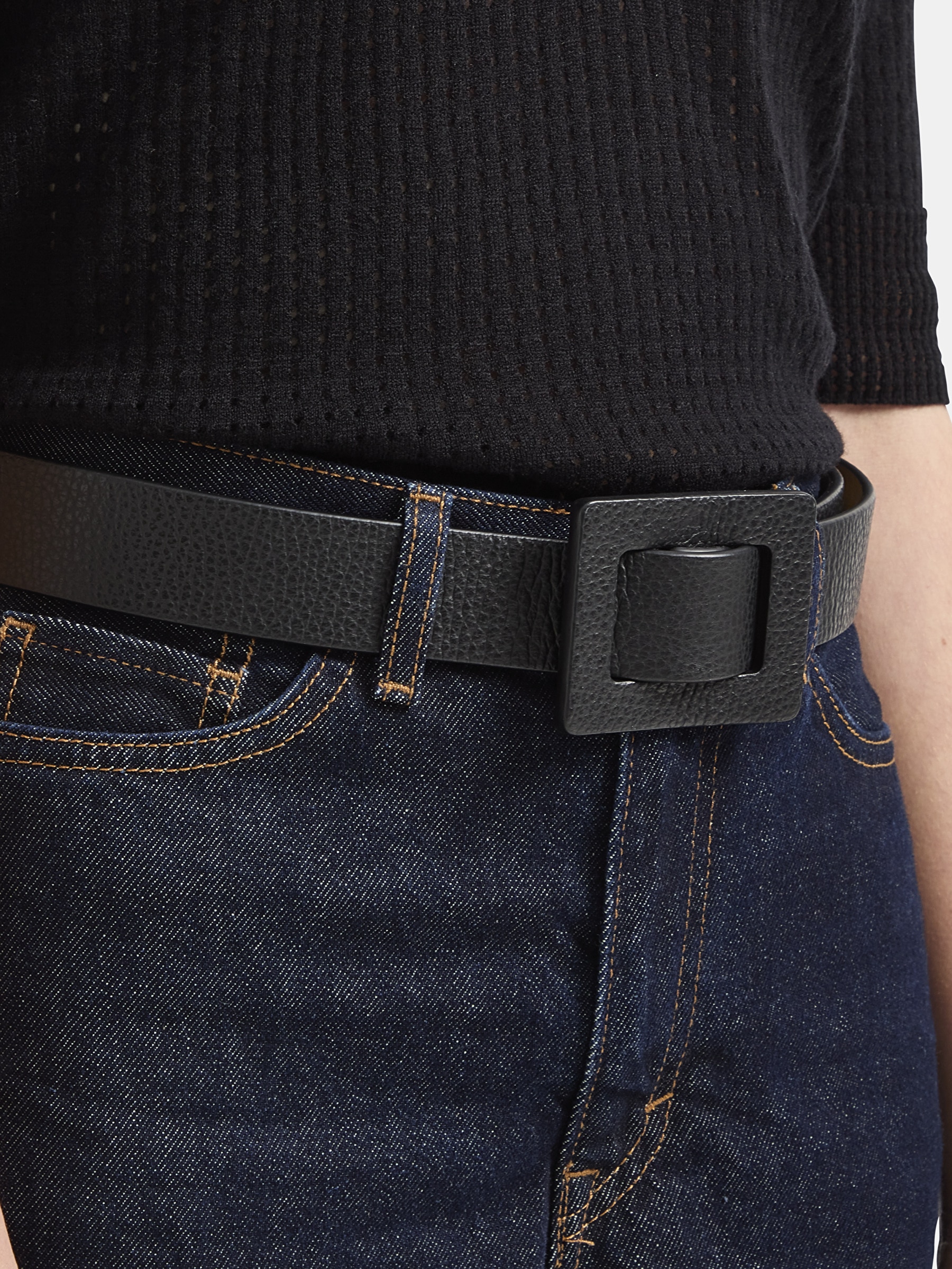 Cinto com Fivela Quadrada de Pele de Bovino Preto-4