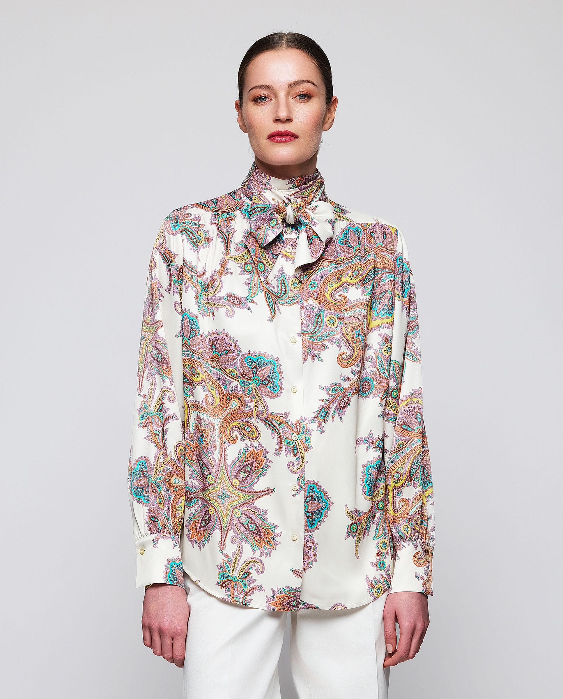 Imagen 0 de Blusa de mujer estampado paisley con lazada Blanco