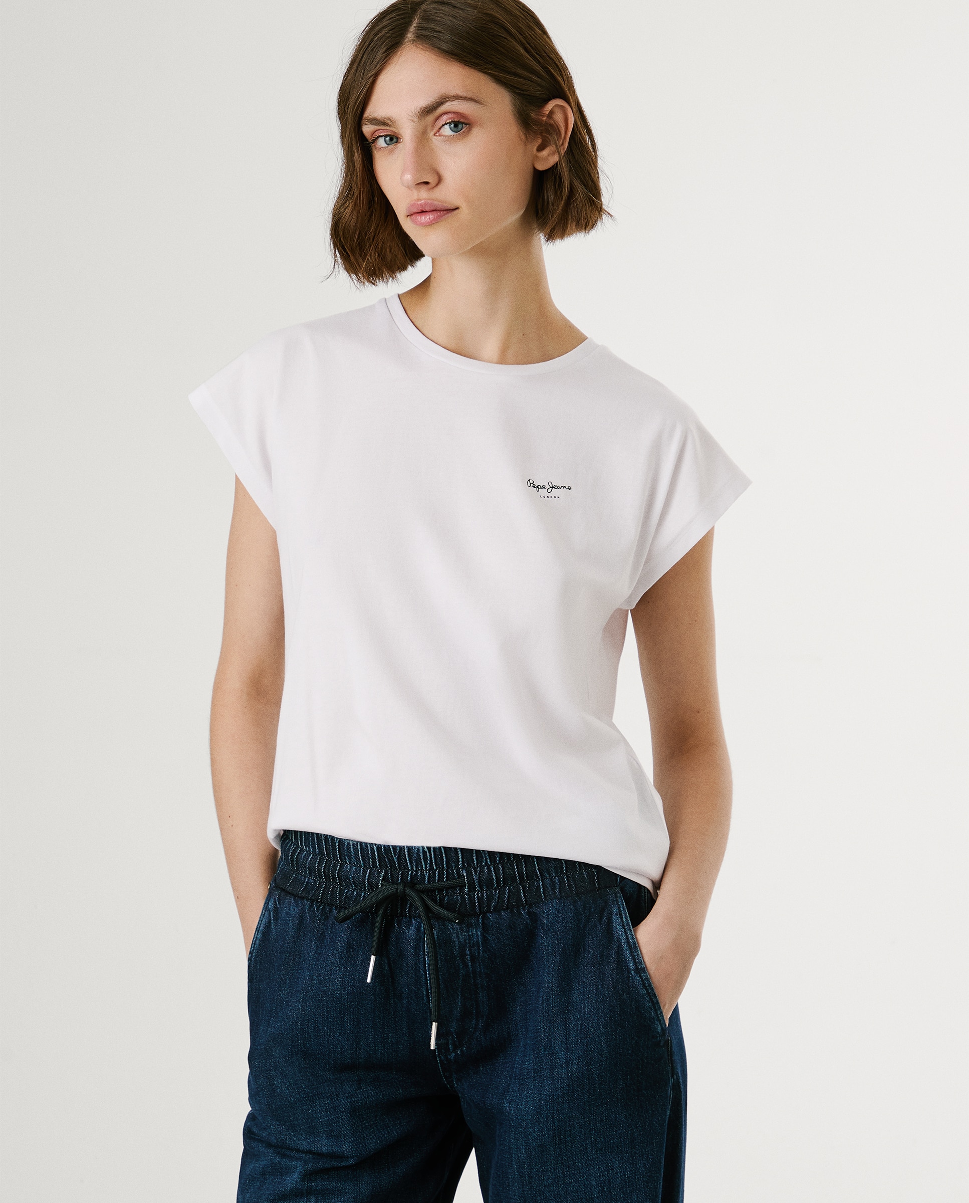 Pepe Jeans - Camiseta de mujer fit slim con logo estampado.
