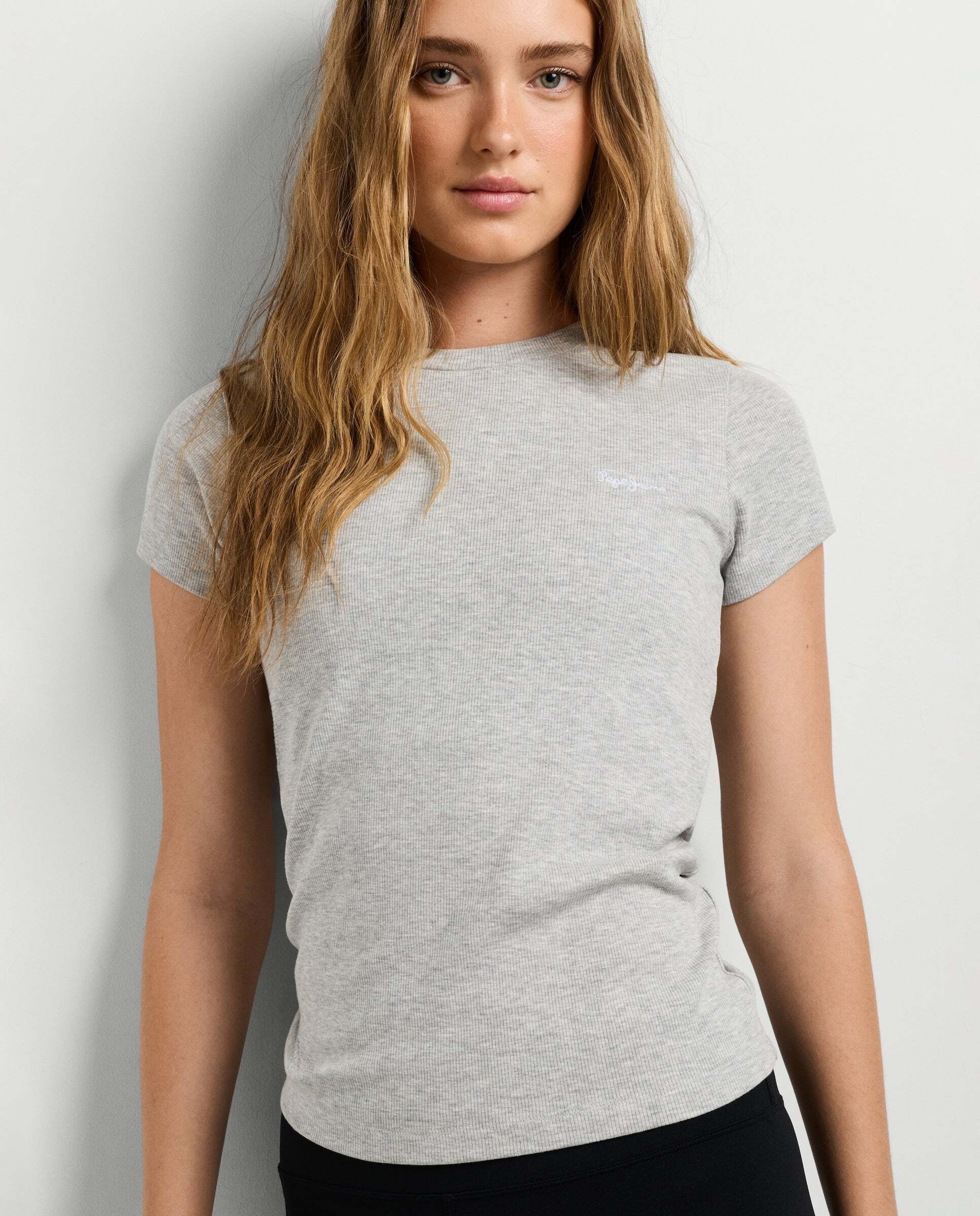 Camiseta de mujer canalé logo bordado - Pepe Jeans - Gris Gris-1