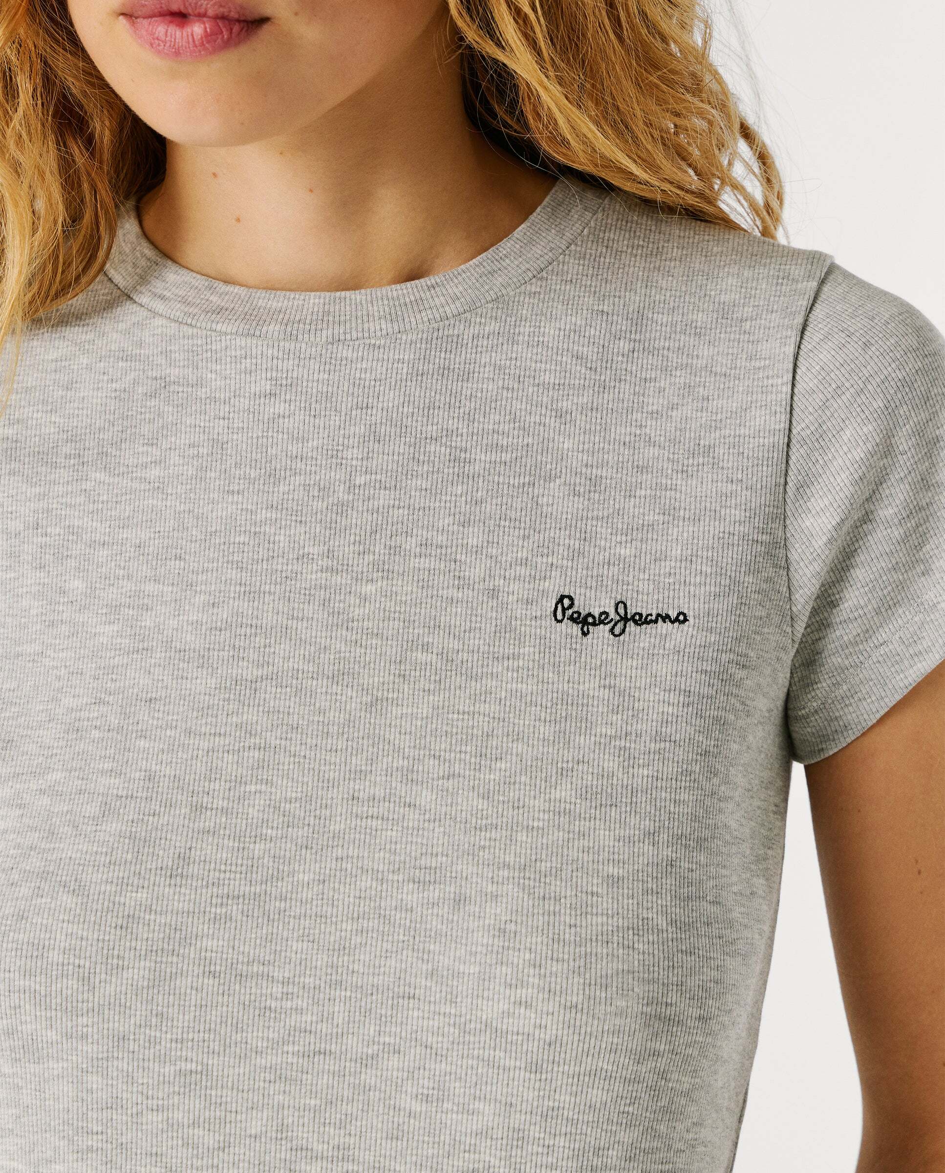 Camiseta de mujer canalé logo bordado - Pepe Jeans - Gris Gris-7